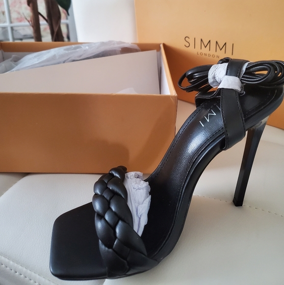 Heels - Picture 3 of 4